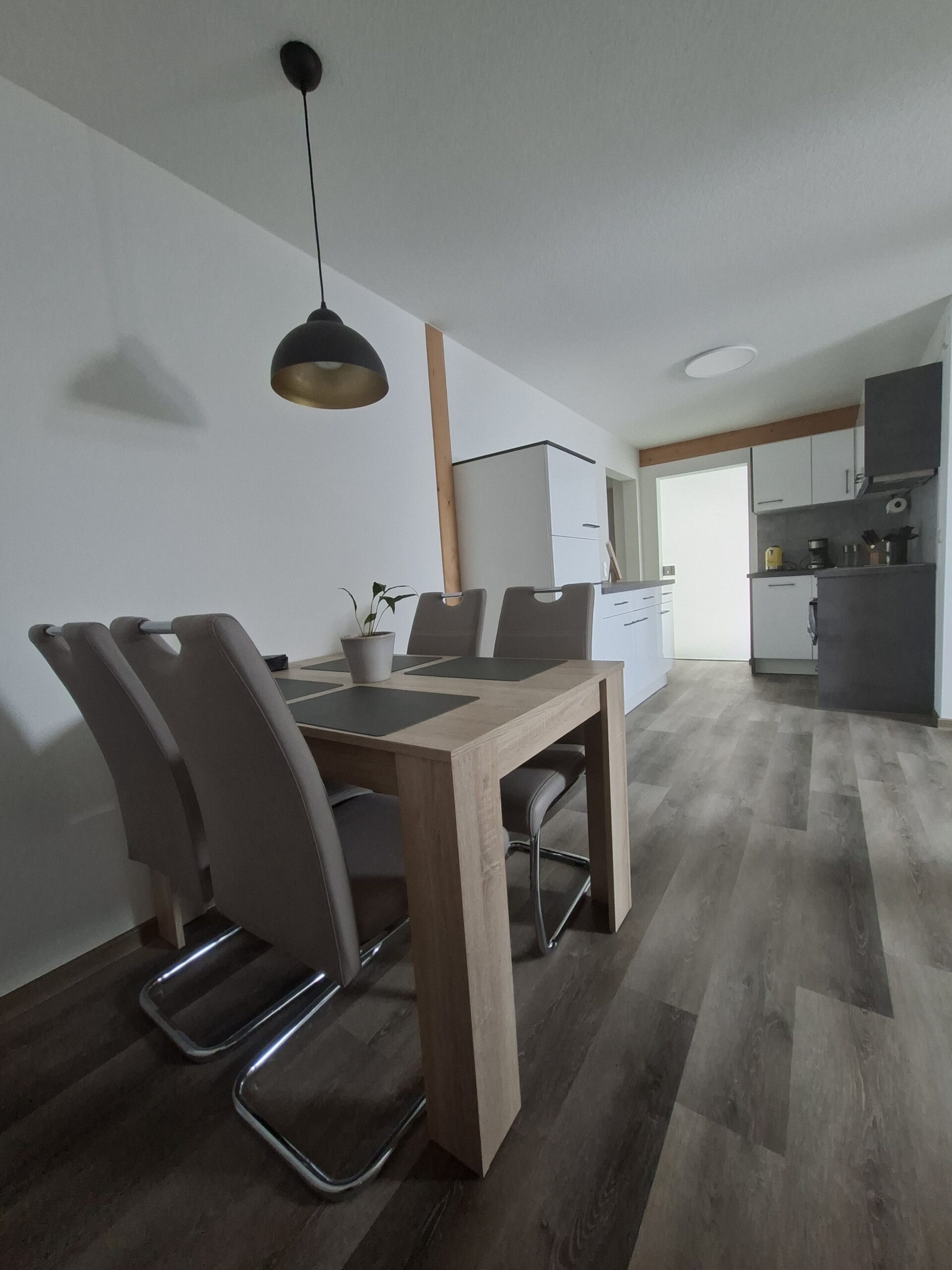 Küche mit offenem Essbereich in Appartement 2